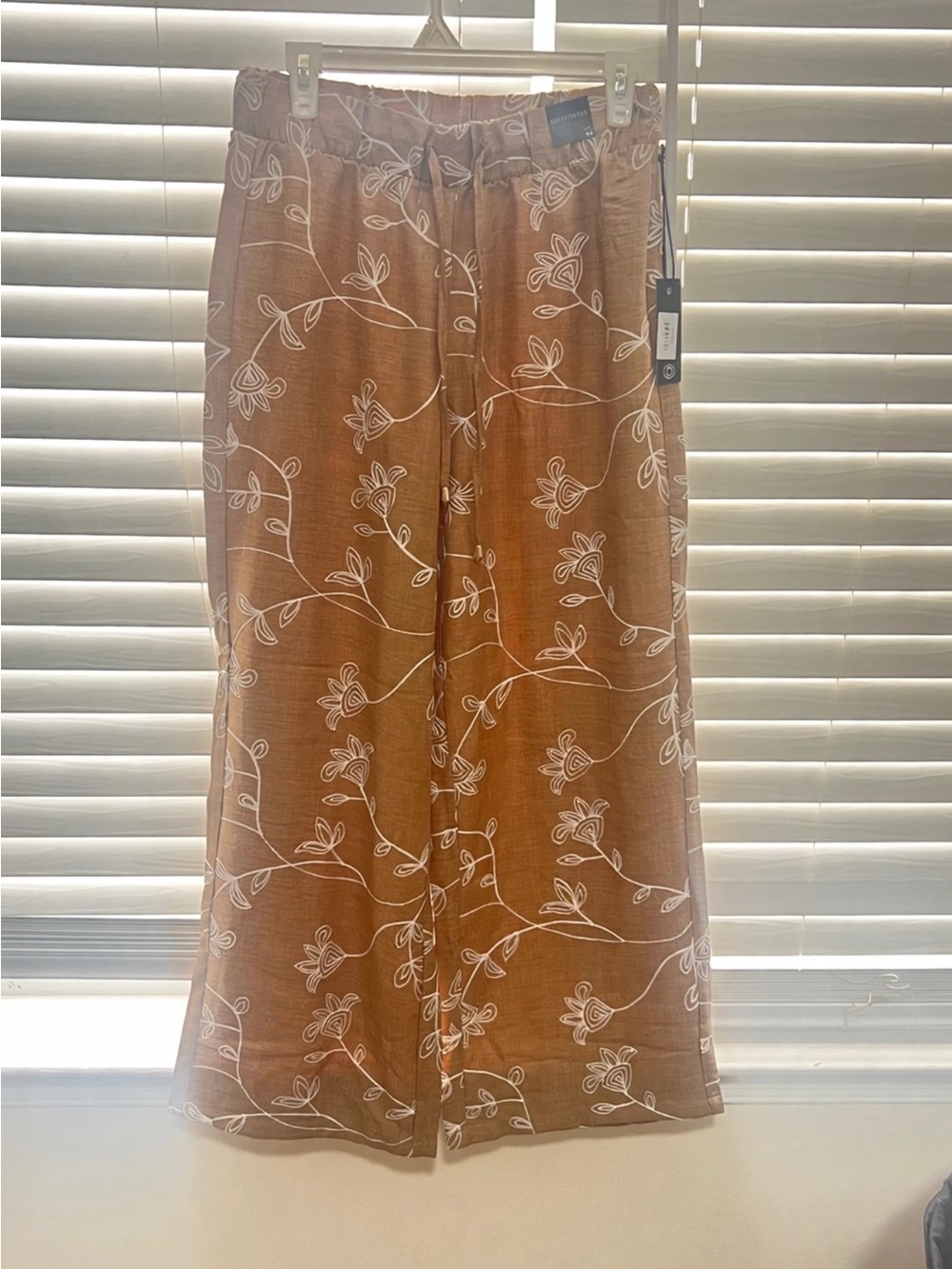 NWT Women’s Wide-Leg Floral Pants - Brown M